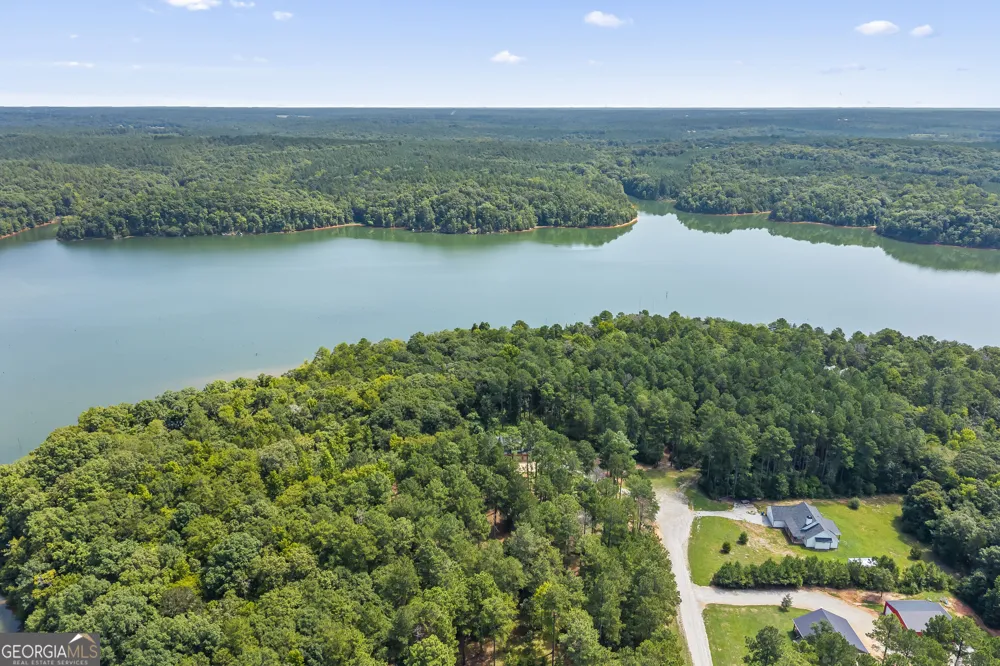 1035 Old Stones PT Elberton, GA 30635