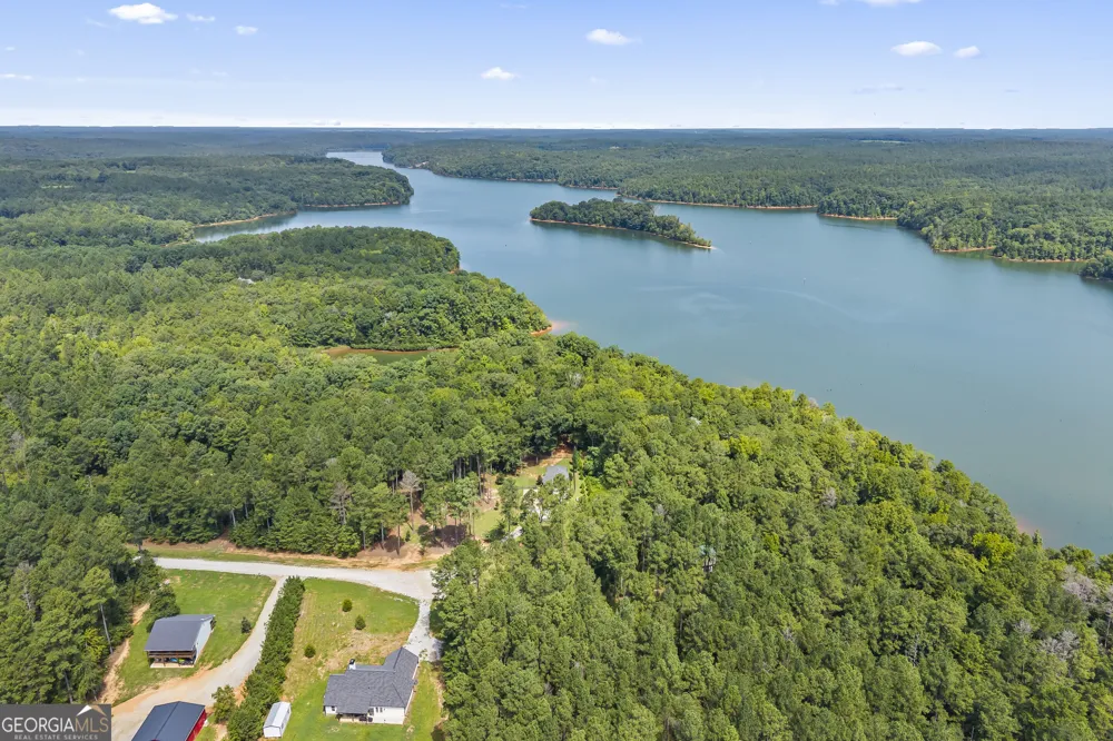 1035 Old Stones PT Elberton, GA 30635