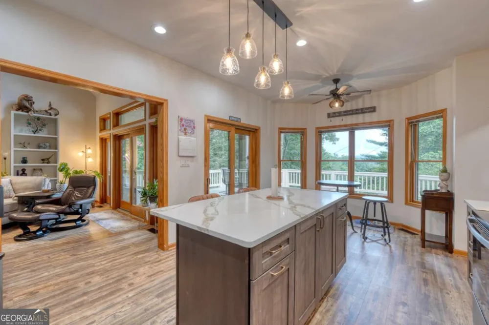 39 Mccracken Cove RD Hayesville, NC 28904