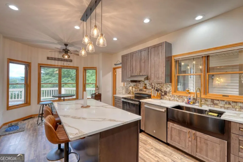 39 Mccracken Cove RD Hayesville, NC 28904