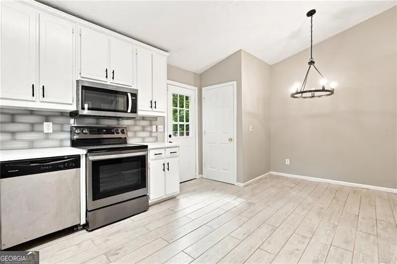 3949 Edgebrook DR Flowery Branch, GA 30542