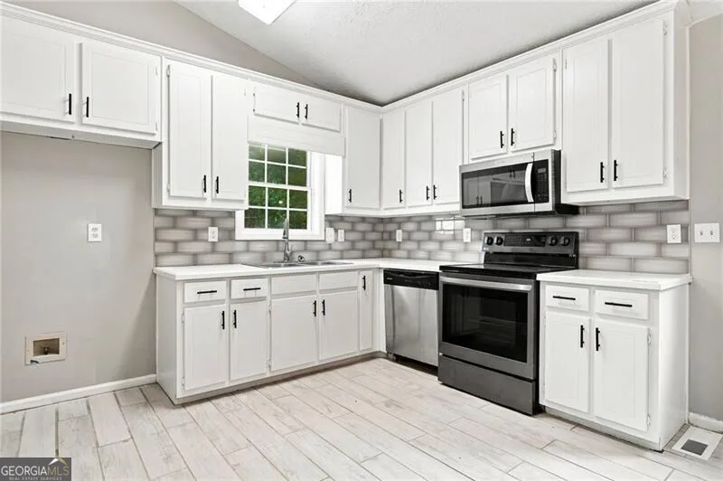 3949 Edgebrook DR Flowery Branch, GA 30542