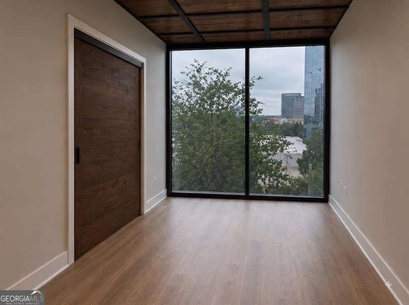 3324 PEACHTREE RD NE Atlanta, GA 30326