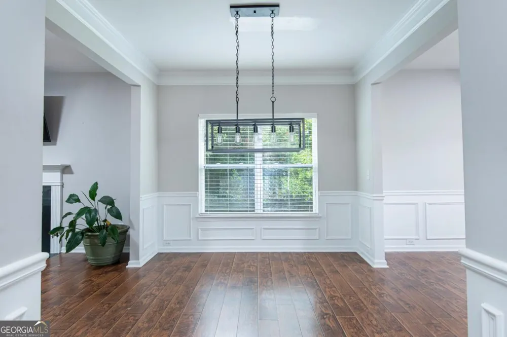 310 Sugarberry LN Suwanee, GA 30024
