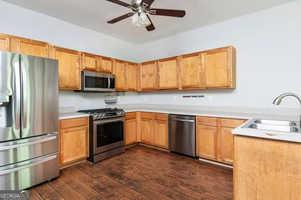 310 Sugarberry LN Suwanee, GA 30024