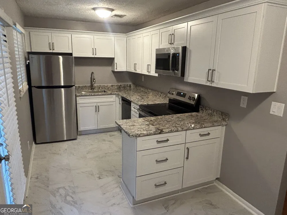 1020 Tuxedo LN Watkinsville, GA 30677