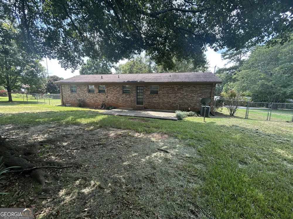 1020 Tuxedo LN Watkinsville, GA 30677