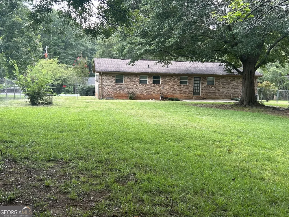 1020 Tuxedo LN Watkinsville, GA 30677