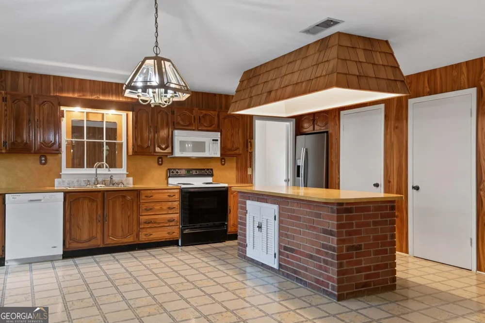 5281 Us Highway 221 Soperton, GA 30457