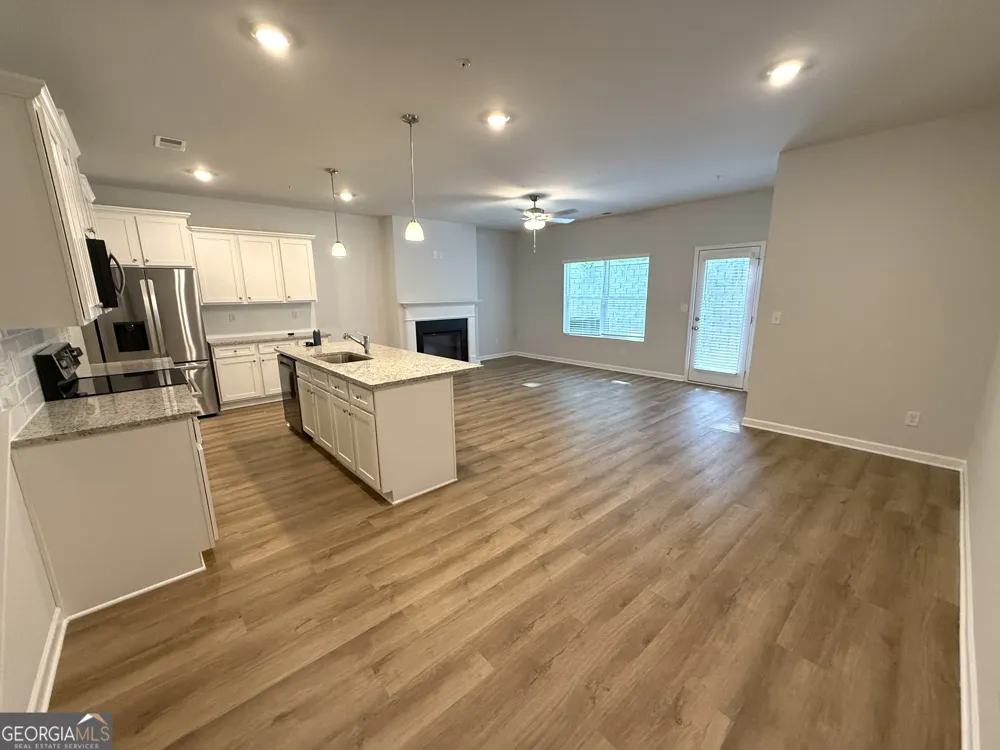 401 Lanier CIR Woodstock, GA 30189