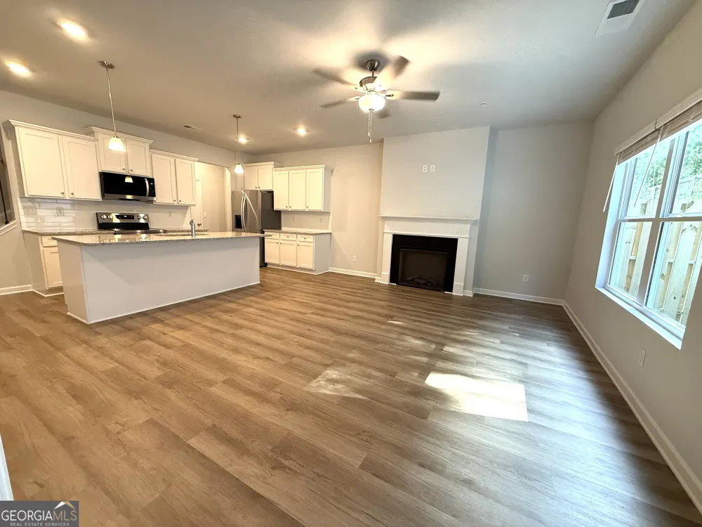 401 Lanier CIR Woodstock, GA 30189