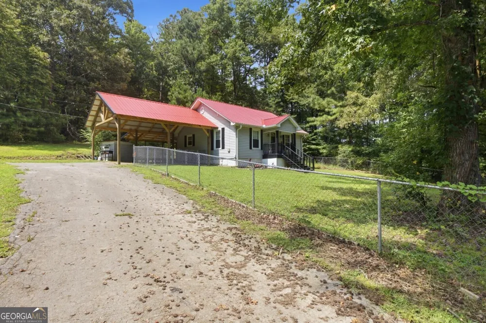 2112 Halls Valley RD Trion, GA 30753