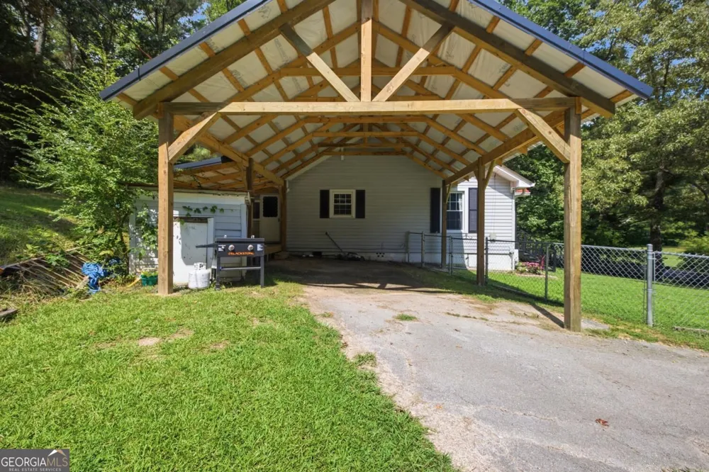 2112 Halls Valley RD Trion, GA 30753