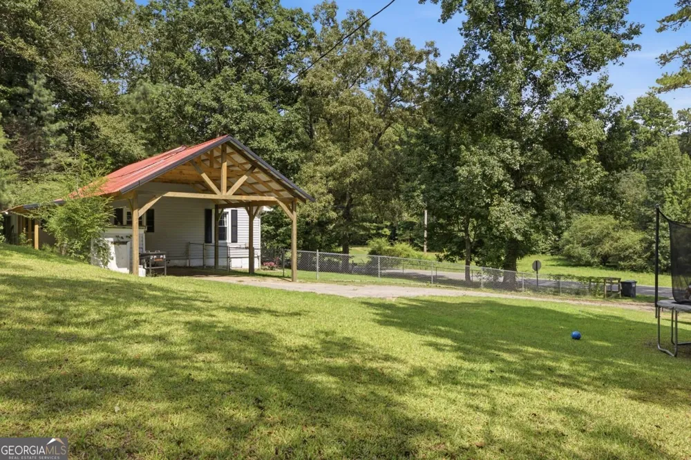 2112 Halls Valley RD Trion, GA 30753