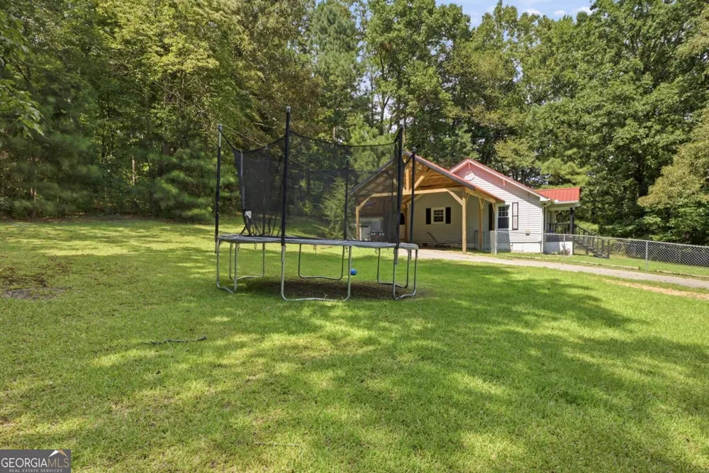 2112 Halls Valley RD Trion, GA 30753