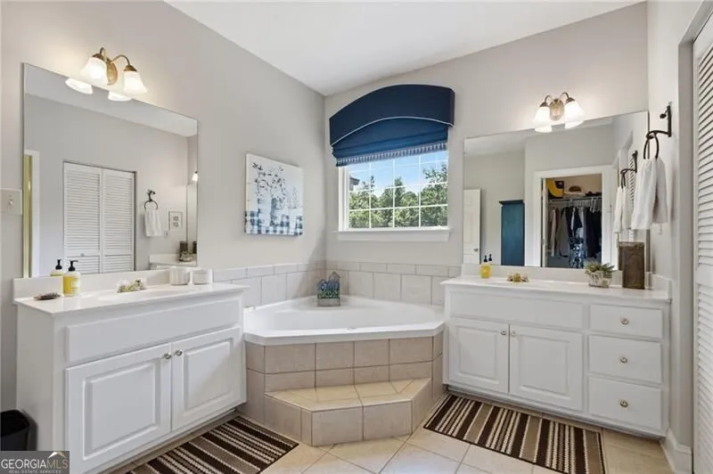 92 Gleneagle CT Clayton, GA 30525