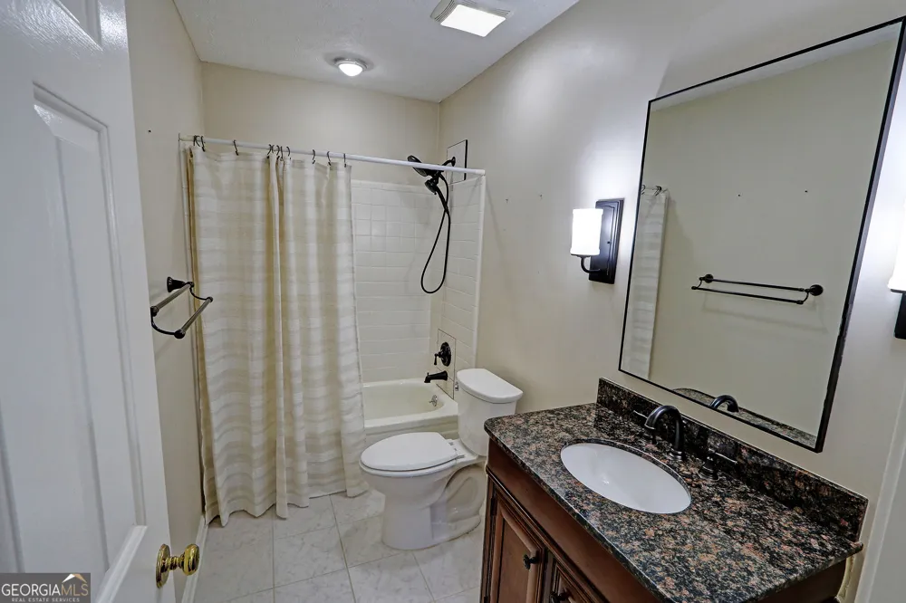6412 Deerings LN Peachtree Corners, GA 30092
