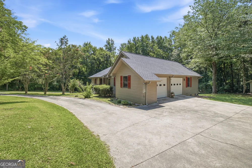 2600 Level Grove RD Cornelia, GA 30531