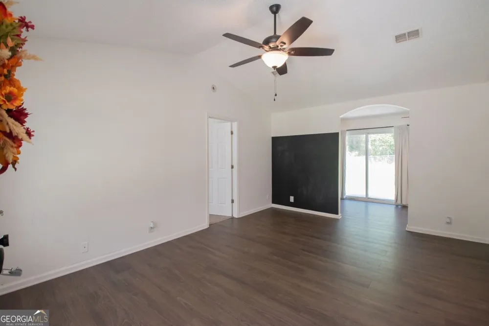 300 Village DR Woodbine, GA 31569