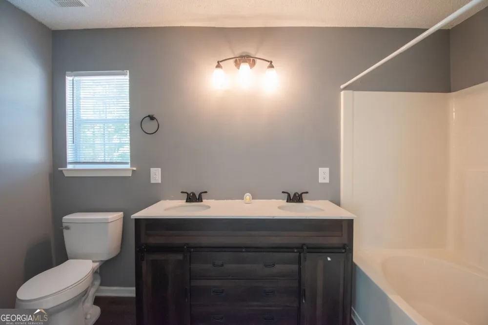 300 Village DR Woodbine, GA 31569