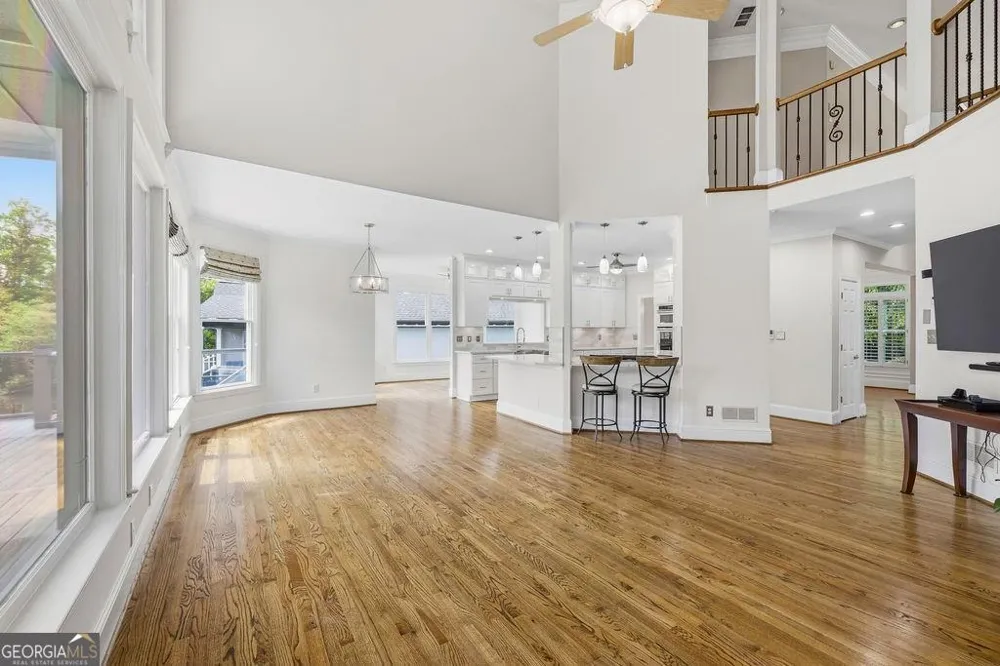 5343 Lake View CLB Dunwoody, GA 30338