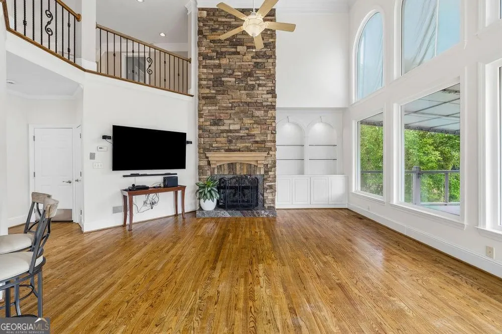 5343 Lake View CLB Dunwoody, GA 30338