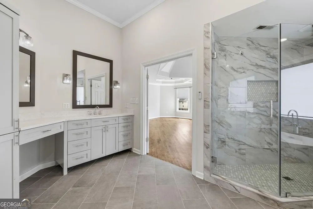 5343 Lake View CLB Dunwoody, GA 30338