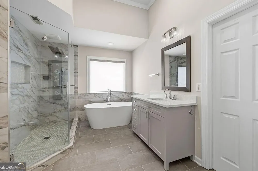 5343 Lake View CLB Dunwoody, GA 30338