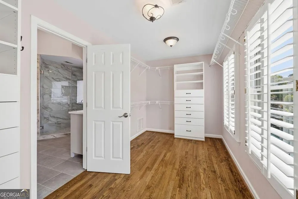 5343 Lake View CLB Dunwoody, GA 30338