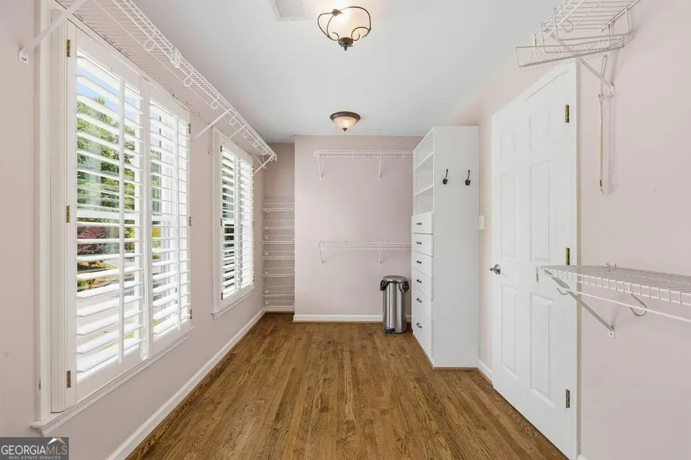 5343 Lake View CLB Dunwoody, GA 30338