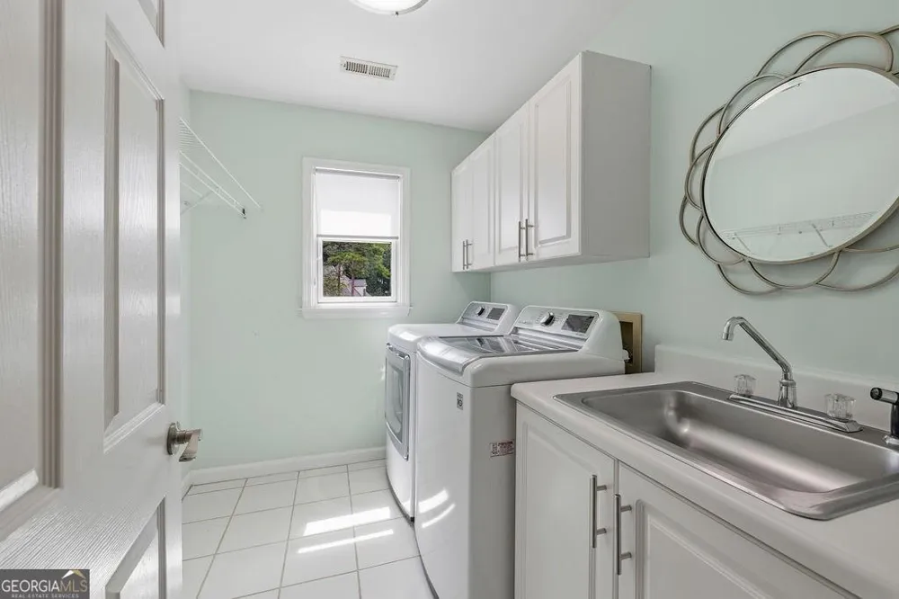 5343 Lake View CLB Dunwoody, GA 30338