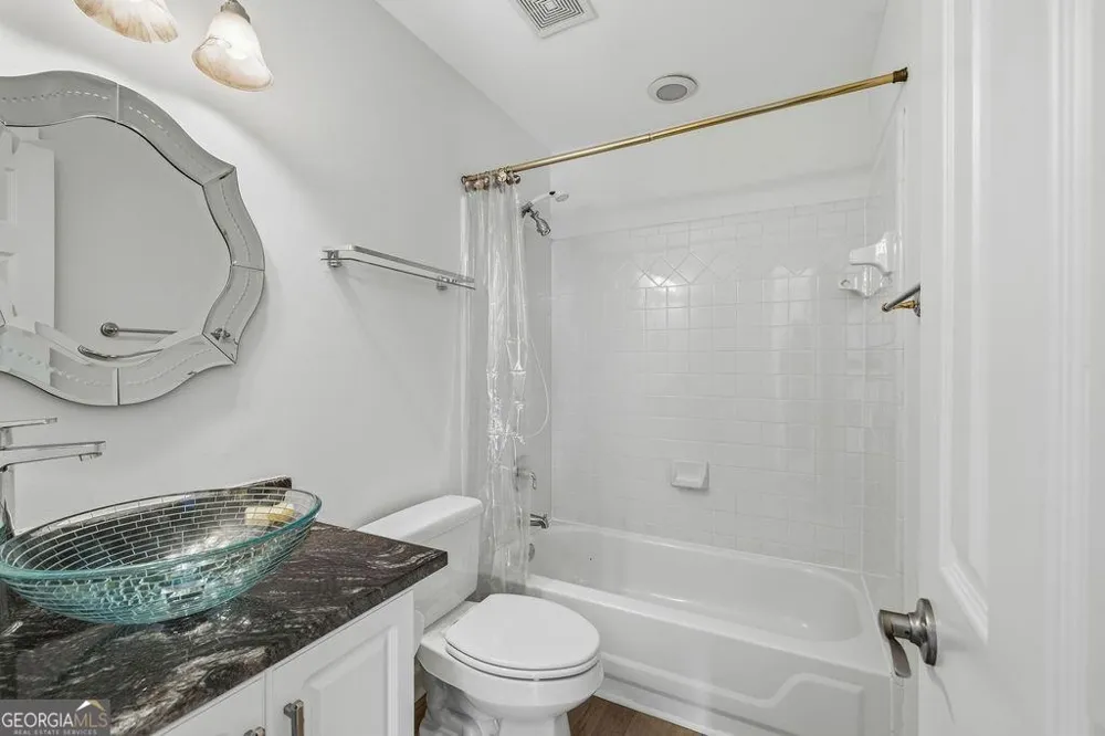 5343 Lake View CLB Dunwoody, GA 30338