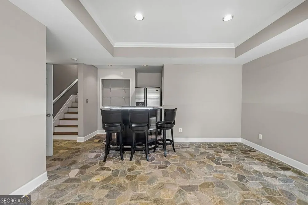 5343 Lake View CLB Dunwoody, GA 30338