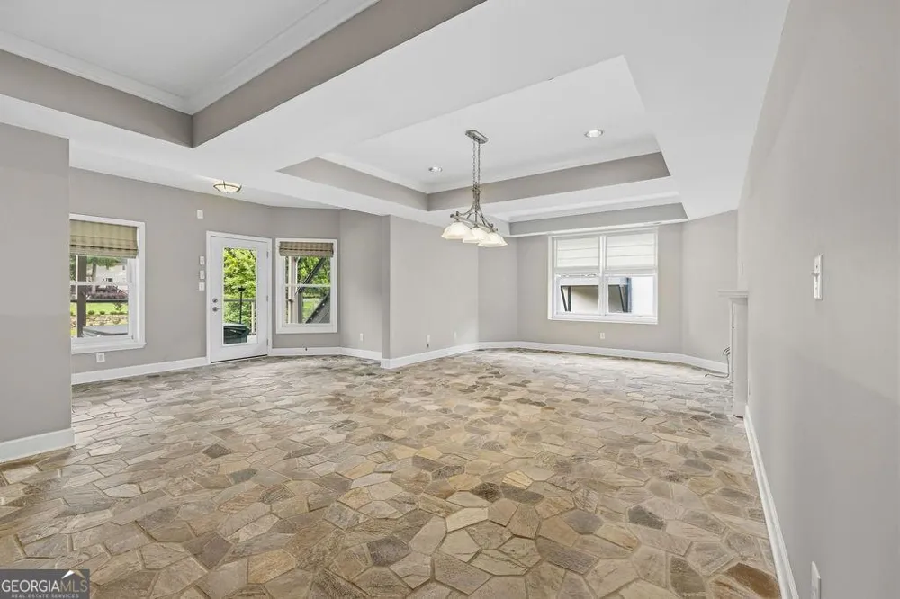 5343 Lake View CLB Dunwoody, GA 30338