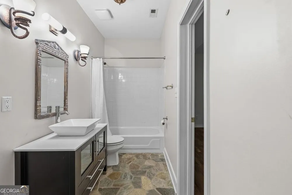 5343 Lake View CLB Dunwoody, GA 30338
