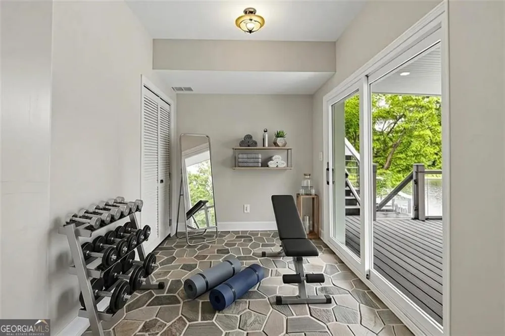 5343 Lake View CLB Dunwoody, GA 30338
