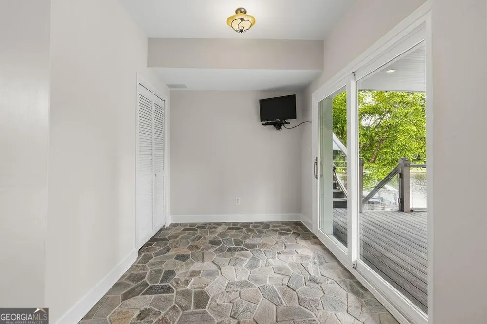 5343 Lake View CLB Dunwoody, GA 30338