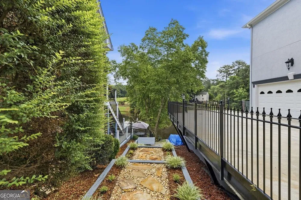 5343 Lake View CLB Dunwoody, GA 30338