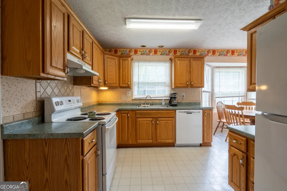 2685 Ashworth Lake RD Snellville, GA 30078