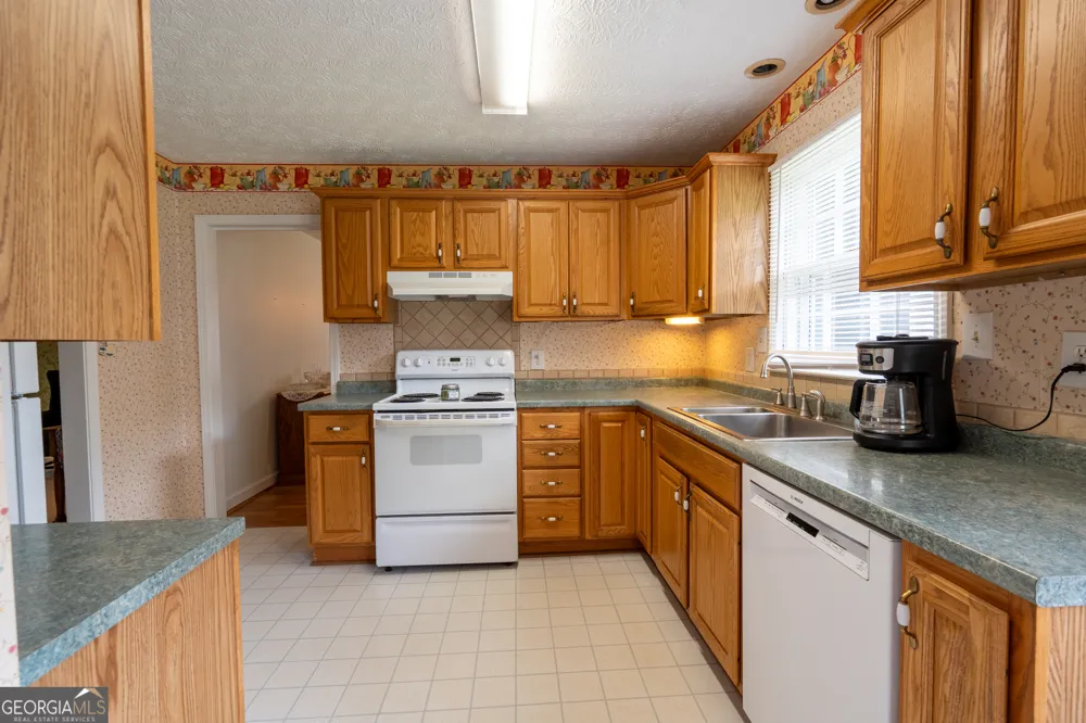 2685 Ashworth Lake RD Snellville, GA 30078