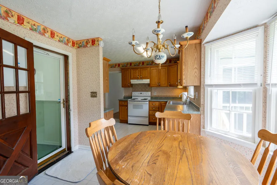 2685 Ashworth Lake RD Snellville, GA 30078