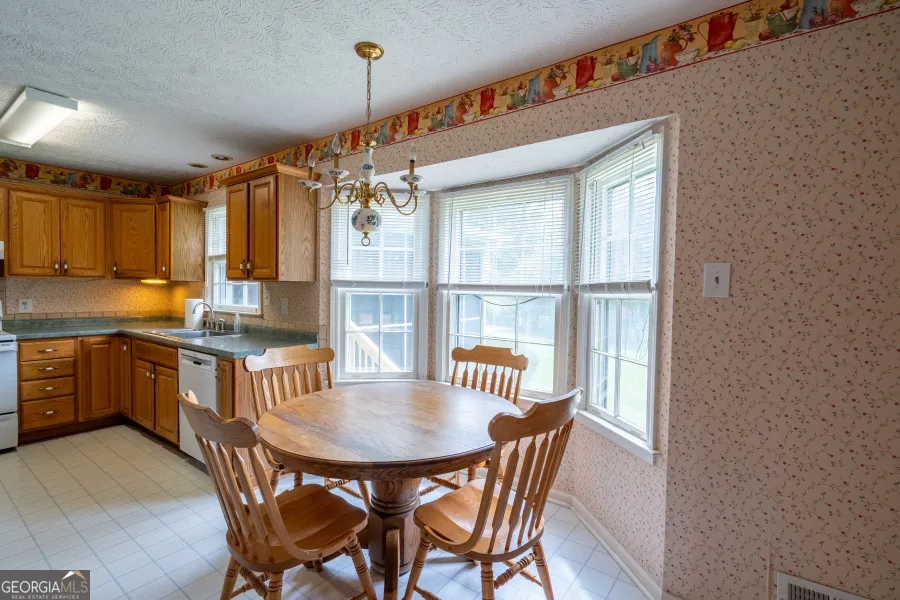 2685 Ashworth Lake RD Snellville, GA 30078