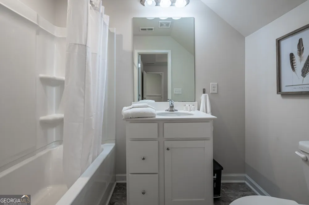 290 Mahone DR Lilburn, GA 30047
