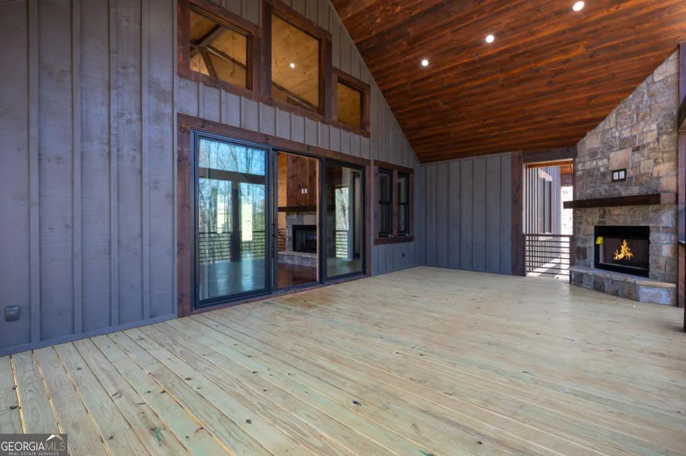 1038 BLUEBIRD RD Mineral Bluff, GA 30559