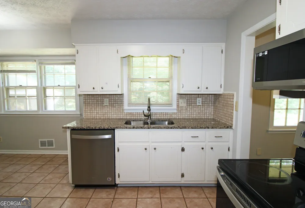 4828 Scotland DR Stone Mountain, GA 30088