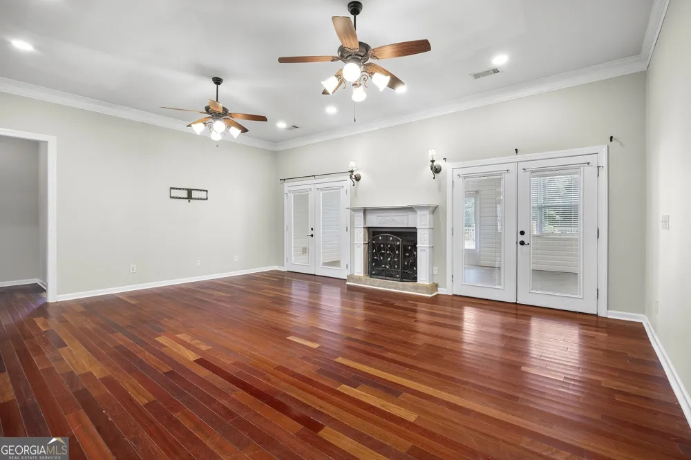 77 Jenny DR Hawkinsville, GA 31036