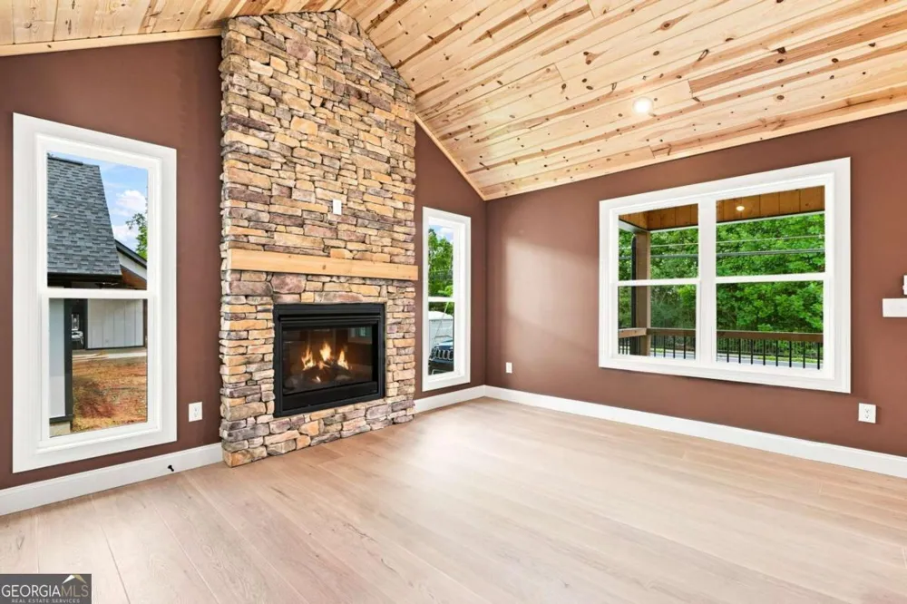 318 E Second ST Blue Ridge, GA 30513