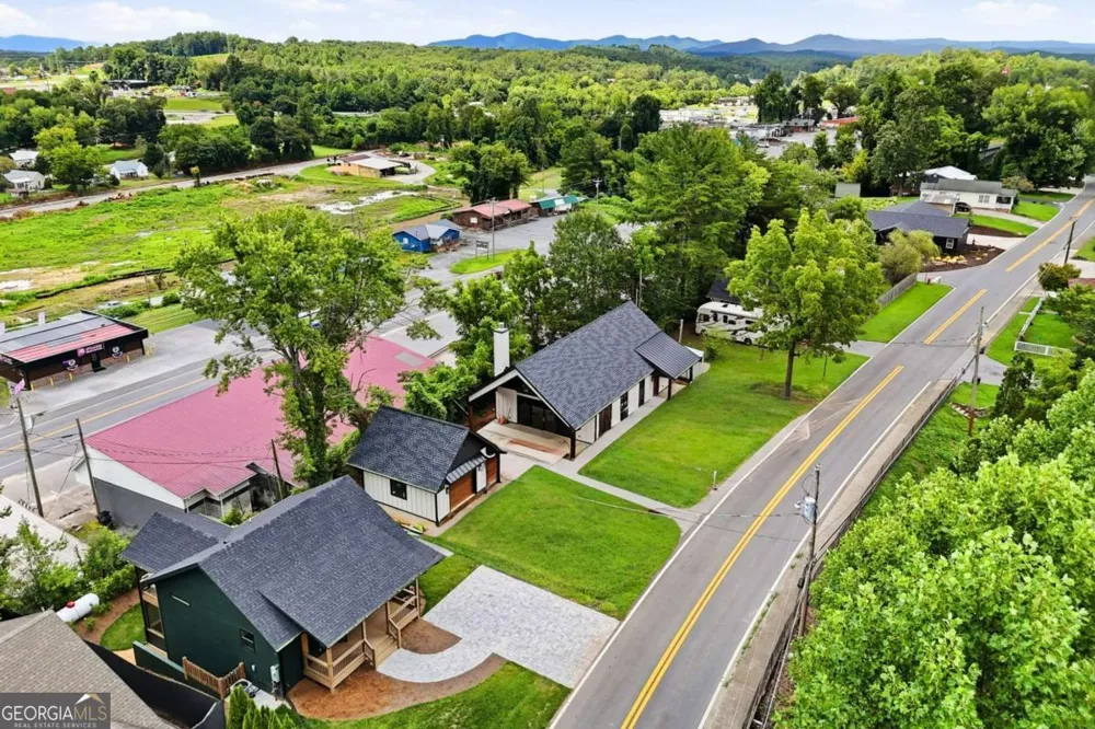 318 E Second ST Blue Ridge, GA 30513