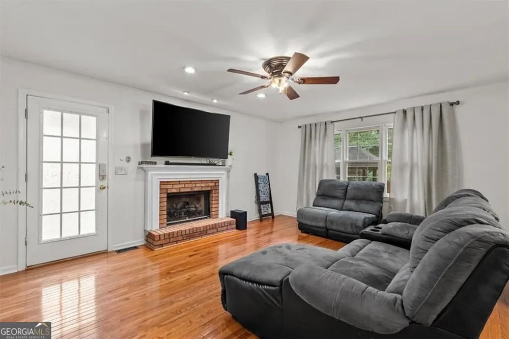 327 Swan DR Hiram, GA 30141