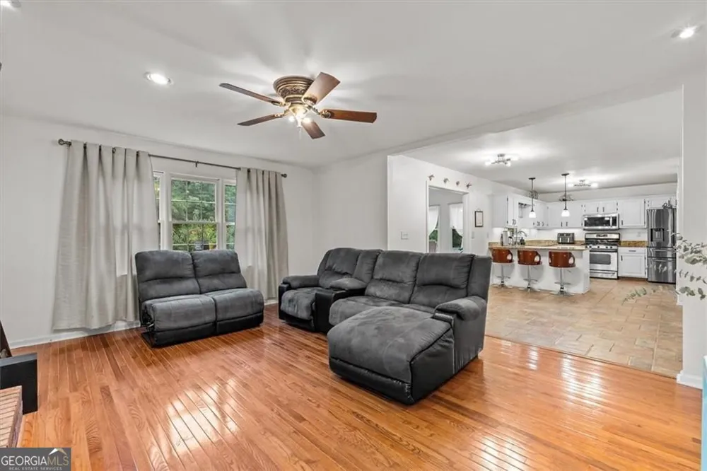 327 Swan DR Hiram, GA 30141
